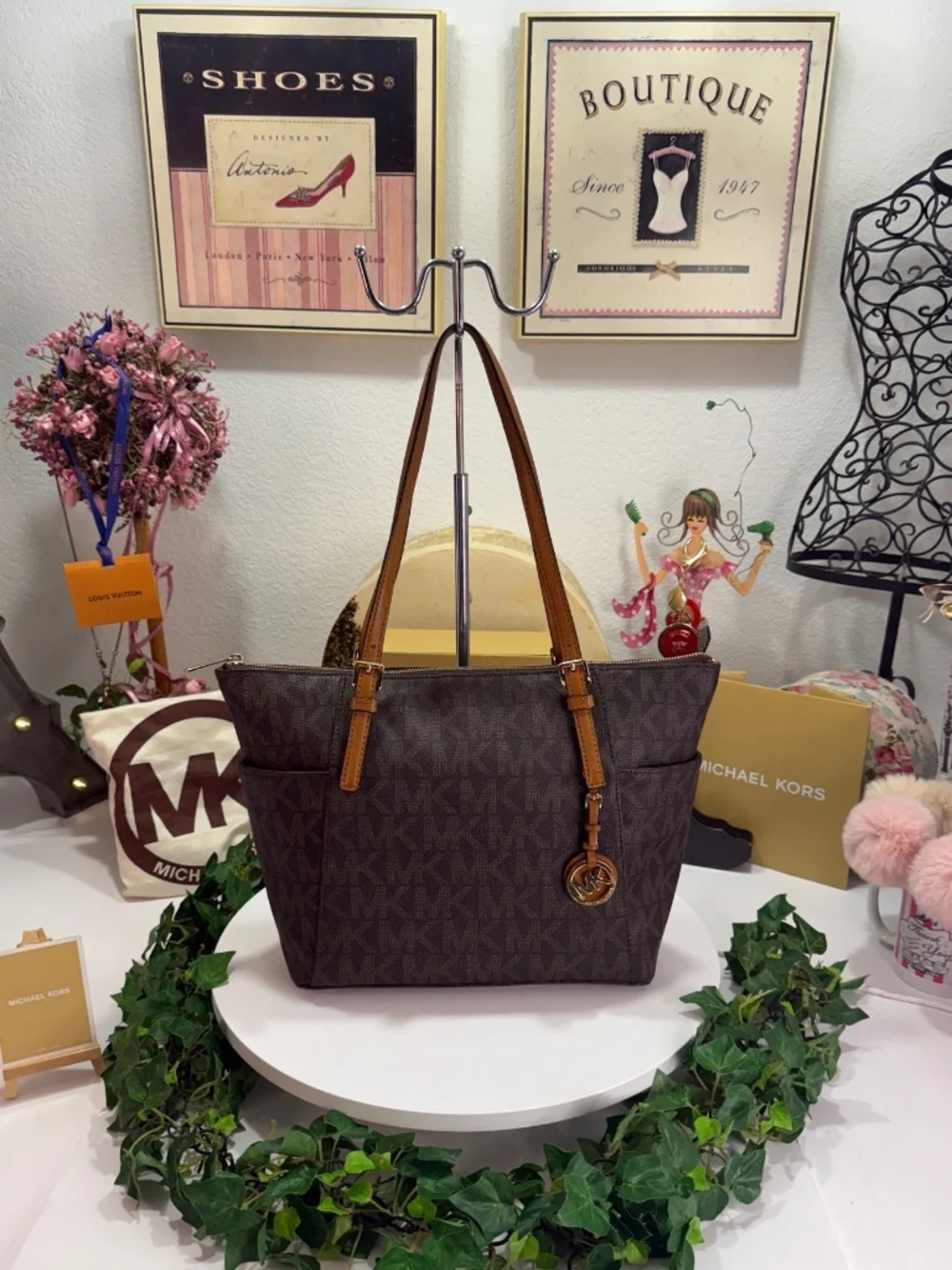 CHIC MICHAEL KORS BROWM MONOGRAM TOTE BAG! (W/MK FOB)